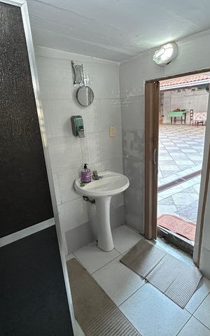 Casa à venda com 480m², 4 quartos e 4 vagasBanheiro 2