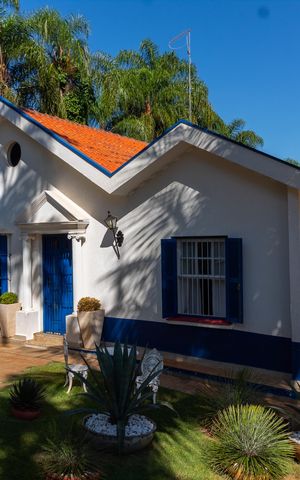 Casa à venda com 5000m², 4 quartos e 10 vagas Casa à venda com 5000m², 4 quartos e 10 vagasFachada