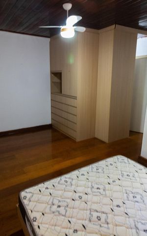 Casa à venda com 5000m², 4 quartos e 10 vagas Casa à venda com 5000m², 4 quartos e 10 vagasSuíte