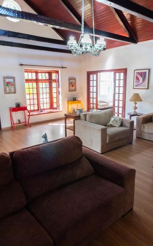 Casa à venda com 5000m², 4 quartos e 10 vagas Casa à venda com 5000m², 4 quartos e 10 vagasSala