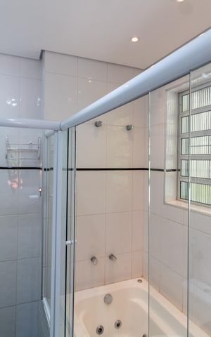Casa à venda com 5000m², 4 quartos e 10 vagas Casa à venda com 5000m², 4 quartos e 10 vagasBanheiro Suíte