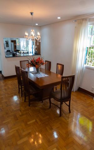 Casa à venda com 5000m², 4 quartos e 10 vagas Casa à venda com 5000m², 4 quartos e 10 vagasSala