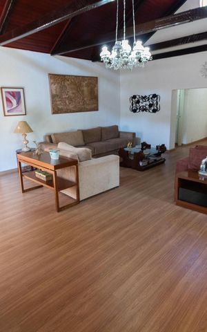 Casa à venda com 5000m², 4 quartos e 10 vagas Casa à venda com 5000m², 4 quartos e 10 vagasSala