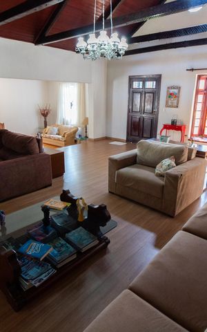 Casa à venda com 5000m², 4 quartos e 10 vagas Casa à venda com 5000m², 4 quartos e 10 vagasSala