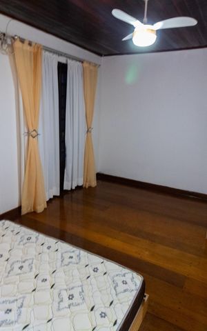 Casa à venda com 5000m², 4 quartos e 10 vagas Casa à venda com 5000m², 4 quartos e 10 vagasSuíte