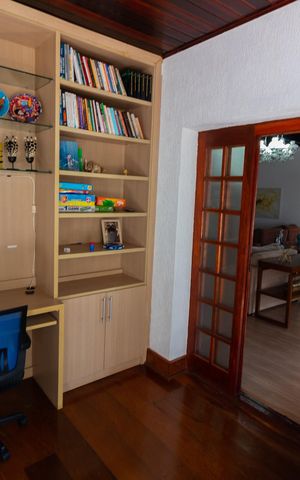 Casa à venda com 5000m², 4 quartos e 10 vagas Casa à venda com 5000m², 4 quartos e 10 vagasEscritório
