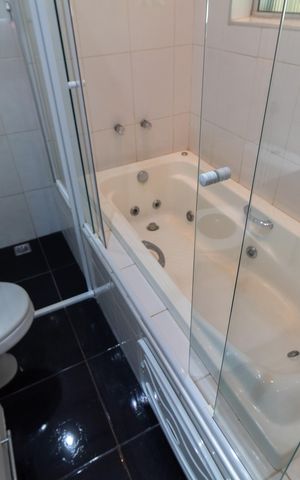 Casa à venda com 5000m², 4 quartos e 10 vagas Casa à venda com 5000m², 4 quartos e 10 vagasBanheiro Suíte