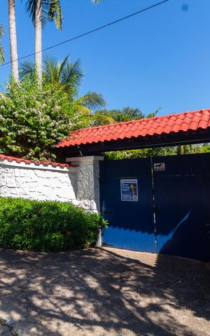 Casa à venda com 5000m², 4 quartos e 10 vagas Casa à venda com 5000m², 4 quartos e 10 vagasFachada