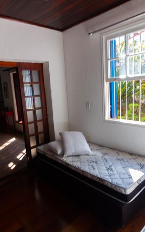 Casa à venda com 5000m², 4 quartos e 10 vagas Casa à venda com 5000m², 4 quartos e 10 vagasEscritório