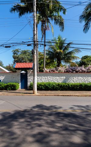 Casa à venda com 5000m², 4 quartos e 10 vagas Casa à venda com 5000m², 4 quartos e 10 vagasFachada