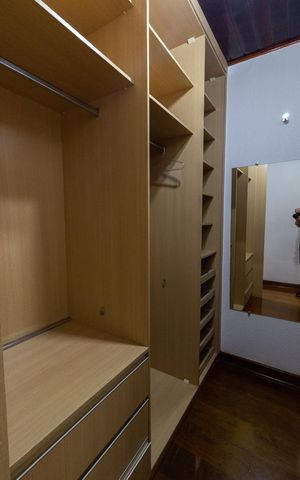 Casa à venda com 5000m², 4 quartos e 10 vagas Casa à venda com 5000m², 4 quartos e 10 vagasCloset Suíte