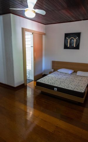 Casa à venda com 5000m², 4 quartos e 10 vagas Casa à venda com 5000m², 4 quartos e 10 vagasSuíte