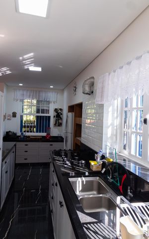 Casa à venda com 5000m², 4 quartos e 10 vagas Casa à venda com 5000m², 4 quartos e 10 vagasCozinha