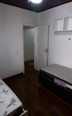 Casa à venda com 5000m², 4 quartos e 10 vagas Casa à venda com 5000m², 4 quartos e 10 vagasQuarto 1