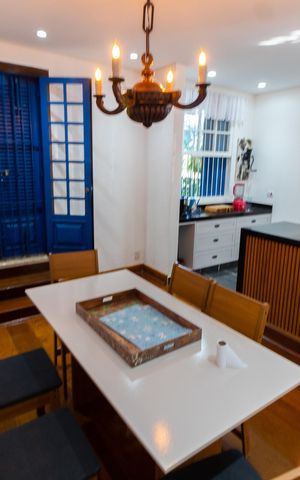 Casa à venda com 5000m², 4 quartos e 10 vagas Casa à venda com 5000m², 4 quartos e 10 vagasCopa
