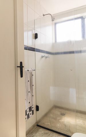 Apartamento à venda com 354m², 4 quartos e 4 vagas Apartamento à venda com 354m², 4 quartos e 4 vagasBanheiro da Suíte 3