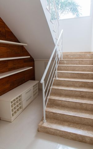 Casa de condomínio para alugar com 350m², 4 quartos e 2 vagas Casa de condomínio para alugar com 350m², 4 quartos e 2 vagasEscada de Acessos