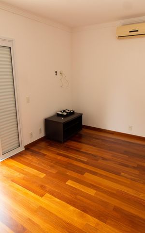 Casa de condomínio para alugar com 350m², 4 quartos e 2 vagas Casa de condomínio para alugar com 350m², 4 quartos e 2 vagasSuíte 1