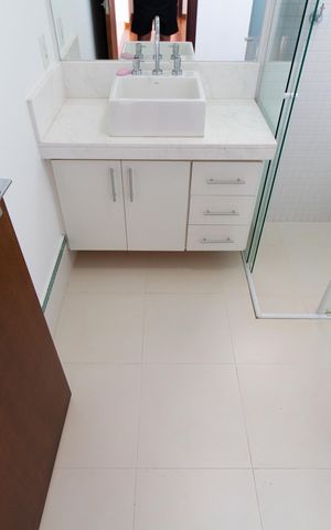 Casa de condomínio para alugar com 350m², 4 quartos e 2 vagas Casa de condomínio para alugar com 350m², 4 quartos e 2 vagasBanheiro Social