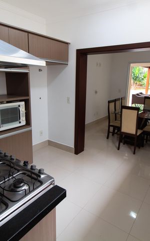 Casa de condomínio para alugar com 350m², 4 quartos e 2 vagas Casa de condomínio para alugar com 350m², 4 quartos e 2 vagasCozinha