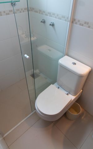 Casa de condomínio para alugar com 350m², 4 quartos e 2 vagas Casa de condomínio para alugar com 350m², 4 quartos e 2 vagasBanheiro de Serviço