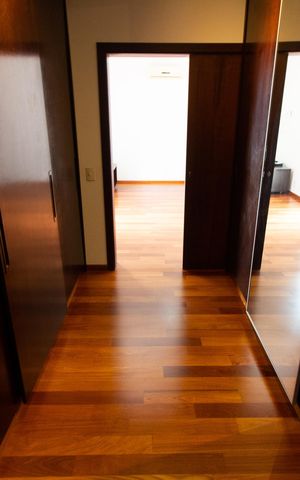 Casa de condomínio para alugar com 350m², 4 quartos e 2 vagas Casa de condomínio para alugar com 350m², 4 quartos e 2 vagasCloset da Suíte 1