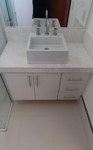 Casa de condomínio para alugar com 350m², 4 quartos e 2 vagas Casa de condomínio para alugar com 350m², 4 quartos e 2 vagasBanheiro da Suíte 3