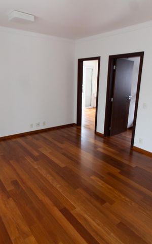 Casa de condomínio para alugar com 350m², 4 quartos e 2 vagas Casa de condomínio para alugar com 350m², 4 quartos e 2 vagasPiso superior