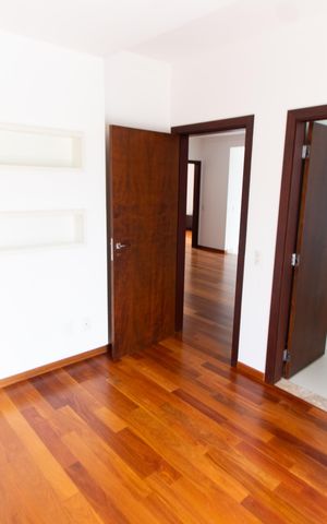 Casa de condomínio para alugar com 350m², 4 quartos e 2 vagas Casa de condomínio para alugar com 350m², 4 quartos e 2 vagasSuíte 3