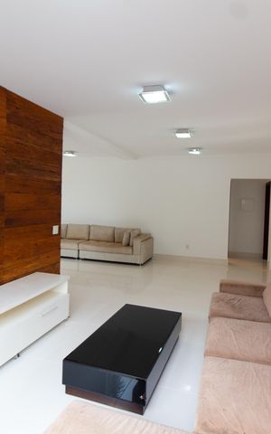 Casa de condomínio para alugar com 350m², 4 quartos e 2 vagas Casa de condomínio para alugar com 350m², 4 quartos e 2 vagasSala