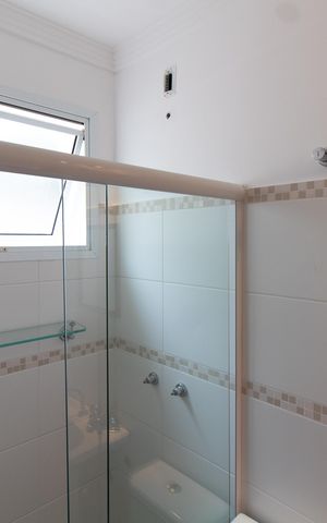 Casa de condomínio para alugar com 350m², 4 quartos e 2 vagas Casa de condomínio para alugar com 350m², 4 quartos e 2 vagasBanheiro de Serviço