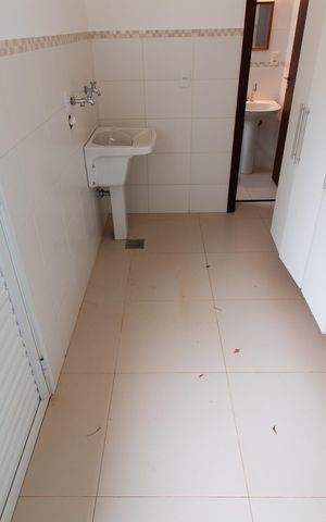 Casa de condomínio para alugar com 350m², 4 quartos e 2 vagas Casa de condomínio para alugar com 350m², 4 quartos e 2 vagasÁrea de Serviço