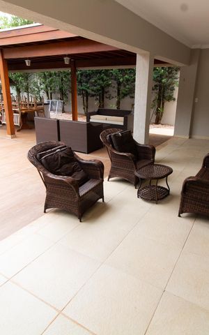 Casa de condomínio para alugar com 350m², 4 quartos e 2 vagas Casa de condomínio para alugar com 350m², 4 quartos e 2 vagasÁrea Externa