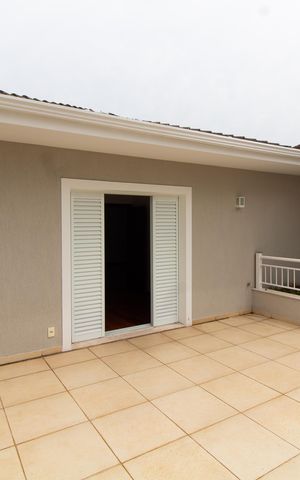 Casa de condomínio para alugar com 350m², 4 quartos e 2 vagas Casa de condomínio para alugar com 350m², 4 quartos e 2 vagasSacada da Suíte 1