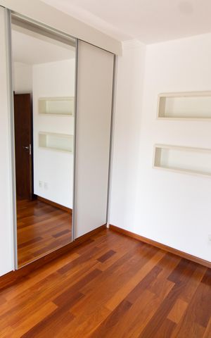 Casa de condomínio para alugar com 350m², 4 quartos e 2 vagas Casa de condomínio para alugar com 350m², 4 quartos e 2 vagasSuíte 3