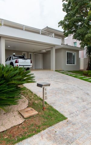 Casa de condomínio para alugar com 350m², 4 quartos e 2 vagas Casa de condomínio para alugar com 350m², 4 quartos e 2 vagasÁrea Externa