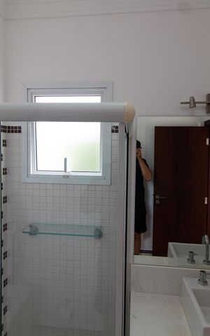 Casa de condomínio para alugar com 350m², 4 quartos e 2 vagas Casa de condomínio para alugar com 350m², 4 quartos e 2 vagasBanheiro da Suíte 3