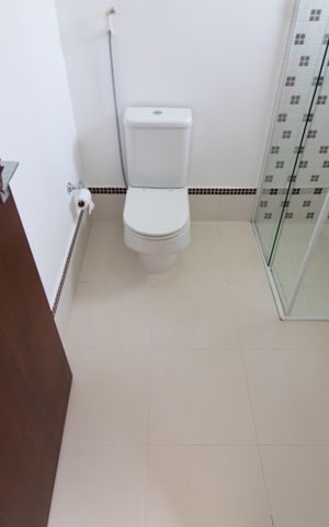 Casa de condomínio para alugar com 350m², 4 quartos e 2 vagas Casa de condomínio para alugar com 350m², 4 quartos e 2 vagasBanheiro da Suíte 3