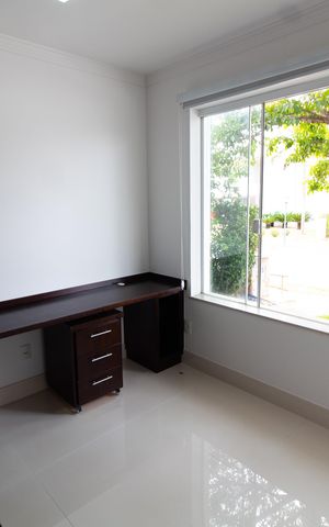 Casa de condomínio para alugar com 350m², 4 quartos e 2 vagas Casa de condomínio para alugar com 350m², 4 quartos e 2 vagasEscritório