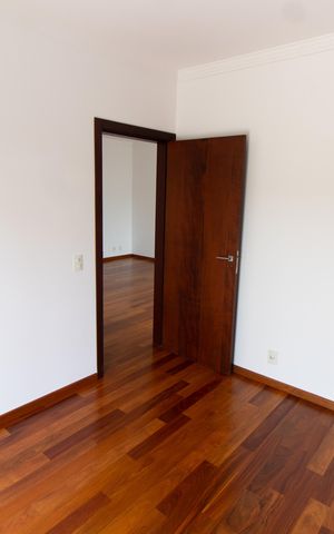 Casa de condomínio para alugar com 350m², 4 quartos e 2 vagas Casa de condomínio para alugar com 350m², 4 quartos e 2 vagasQuarto