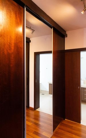 Casa de condomínio para alugar com 350m², 4 quartos e 2 vagas Casa de condomínio para alugar com 350m², 4 quartos e 2 vagasCloset da Suíte 1