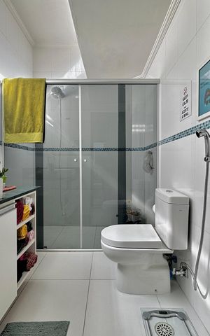 Casa à venda com 247m², 3 quartos e 2 vagas Casa à venda com 247m², 3 quartos e 2 vagasBanheiro Social