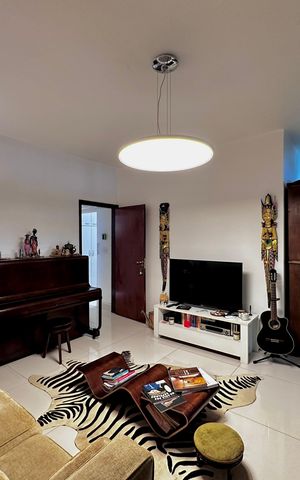 Casa à venda com 247m², 3 quartos e 2 vagas Casa à venda com 247m², 3 quartos e 2 vagasSala