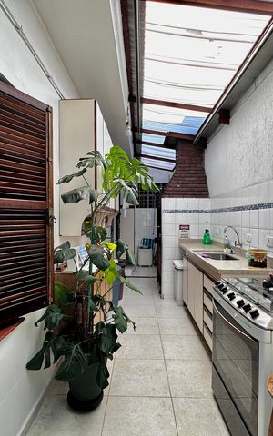 Casa à venda com 247m², 3 quartos e 2 vagas Casa à venda com 247m², 3 quartos e 2 vagasCorredor
