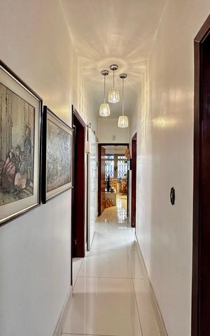 Casa à venda com 247m², 3 quartos e 2 vagas Casa à venda com 247m², 3 quartos e 2 vagasCorredor Quartos