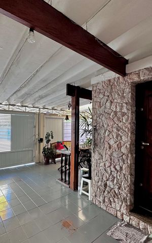 Casa à venda com 247m², 3 quartos e 2 vagas Casa à venda com 247m², 3 quartos e 2 vagasGaragem