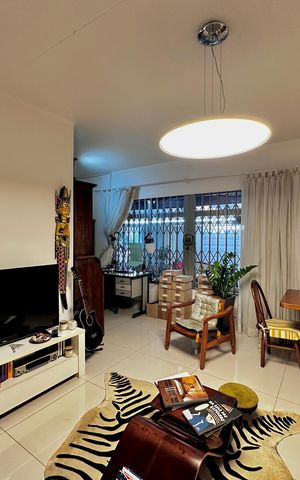 Casa à venda com 247m², 3 quartos e 2 vagas Casa à venda com 247m², 3 quartos e 2 vagasSala