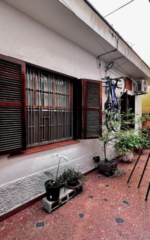 Casa à venda com 247m², 3 quartos e 2 vagas Casa à venda com 247m², 3 quartos e 2 vagasFundos