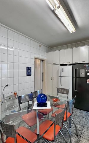 Casa à venda com 247m², 3 quartos e 2 vagas Casa à venda com 247m², 3 quartos e 2 vagasCozinha