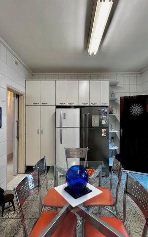 Casa à venda com 247m², 3 quartos e 2 vagas Casa à venda com 247m², 3 quartos e 2 vagasCozinha